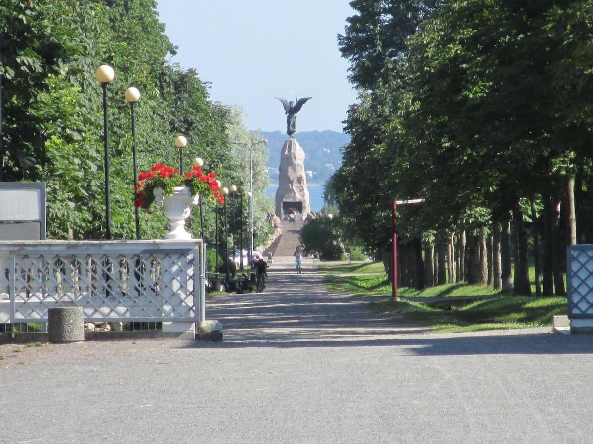 1 Bedroom Apartment Near Kadriorg Swan Pond Tallinn Kültér fotó